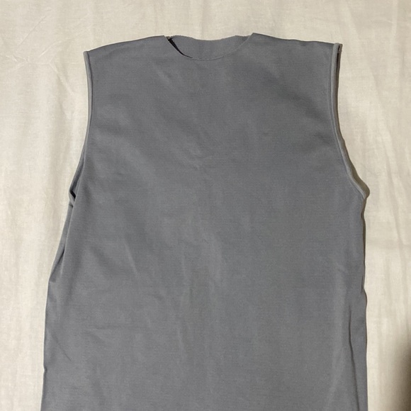 SKIMS ESSENTIAL CREW NECK SLEEVELESS BODYSUIT - Picture 4 of 5